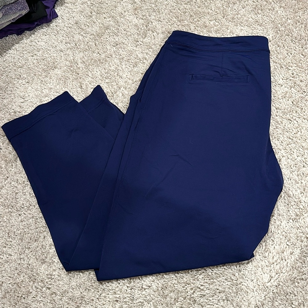 lululemon women’s straight leg crop!